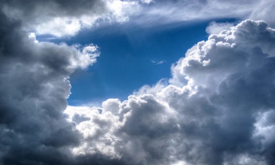 Αραιές συννεφιές, θερμοκρασίες έως 28 βαθμούς και σποραδικές βροχές την Πέμπτη (10/10)