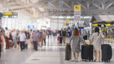 Προειδοποιήσεις για προβλήματα στις μετακινήσεις των ταξιδιωτών την πασχαλινή περίοδο αυξάνουν την πίεση στις αεροπορικές εταιρείες
