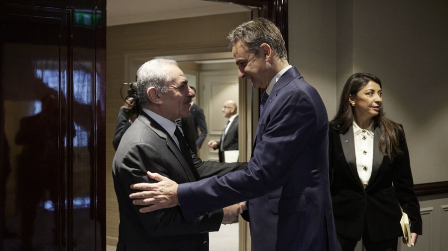 Συνάντηση Μητσοτάκη με τον Παλαιστίνιο πρωθυπουργό: Θέλουμε να βοηθήσουμε στην αντιμετώπιση της δυστυχίας στη Γάζα