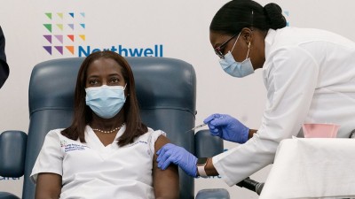 Κορωνοϊός: Ξεκίνησε το πρόγραμμα εμβολιασμού στις ΗΠΑ - Στη Νέα Υόρκη οι πρώτες δόσεις