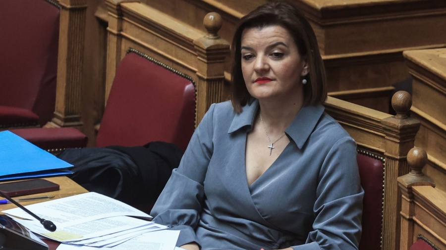 Άγρια κόντρα ΣΥΡΙΖΑ-ΝΔ για τις γυναικοκτονίες: «Προσβολή για τα θύματα οι δηλώσεις Μπεκατώρου», λέει η υφ. Κοινωνικής Συνοχής