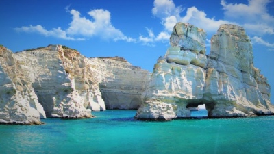 Άδειες για ξενοδοχεία σε Μαρκόπουλο και Μήλο