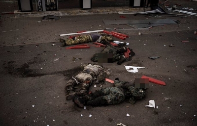 Εικόνες φρίκης: Ουκρανοί σχηματίζουν το γράμμα «Ζ» με πτώματα Ρώσων στρατιωτών