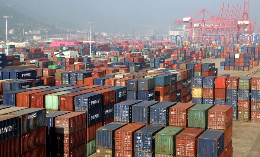 Απροσδόκητη μείωση 1% για τις κινεζικές εξαγωγές τον Αύγουστο - Οι συνέπειες του εμπορικού πολέμου