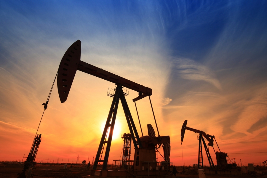 «Βουτιά» άνω του 3% στο πετρέλαιο, οριακά διατηρεί τα 90 δολ. το Brent