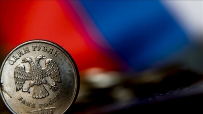 Η Ρωσία αίρει σταδιακά τα capital controls, παραμένουν οι περιορισμοί για δολάριο και ευρώ