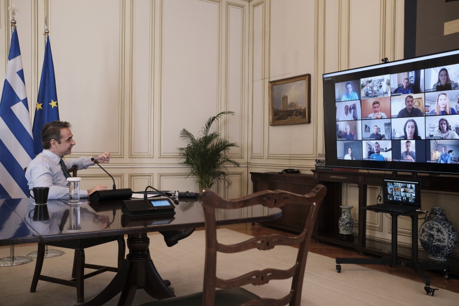 Τηλεδιάσκεψη του Κυριάκου Μητσοτάκη με αθλητές για το πρόγραμμα «Ζήσε Αθλητικά»