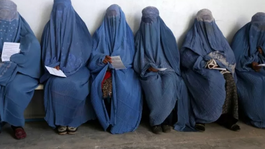 Ταλιμπάν: Απαγόρευσαν στις γυναίκες να εργάζονται ακόμη και στον ΟΗΕ