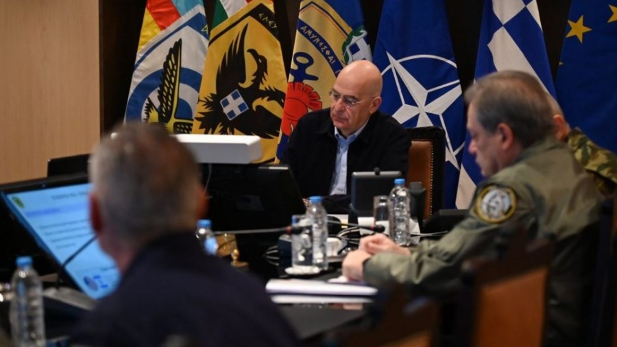 Έκτακτη σύσκεψη υπό Δένδια για τις εξελίξεις στην ευρύτερη περιοχή της Μέσης Ανατολής