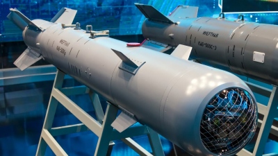UMPD-5R: Τα Su-34 εξοπλίστηκαν με μία νέα βόμβα - φάντασμα και σκορπούν τρόμο στις ουκρανικές αεράμυνες