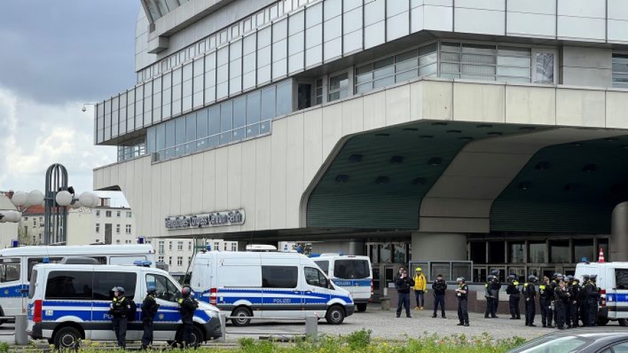 Συναγερμός στο Βερολίνο: Άτομα με «επικίνδυνα αντικείμενα» στο Διεθνές Συνεδριακό Κέντρο
