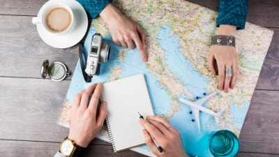 Οι Βρετανοί σχεδιάζουν τουλάχιστον δύο διακοπές το 2023