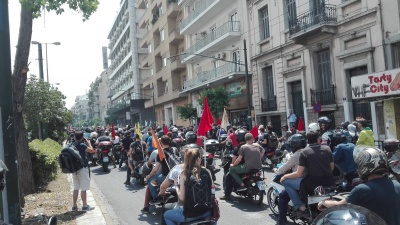 Οι «ντελιβεράδες» διεκδικούν τα αυτονόητα - Ρισκάρουν ακόμη και τη ζωή τους «για 3 ευρώ την ώρα»