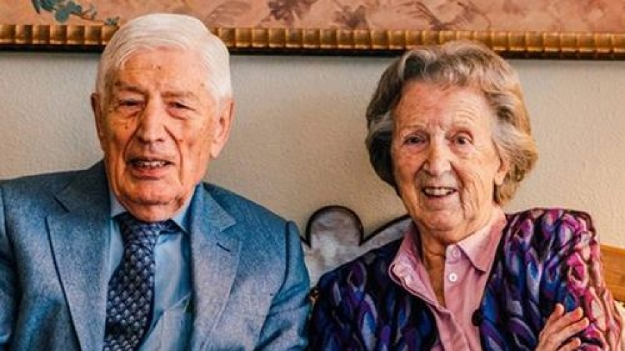Χέρι - χέρι σε ευθανασία υποβλήθηκαν, πρώην πρωθυπουργός και η γυναίκα του