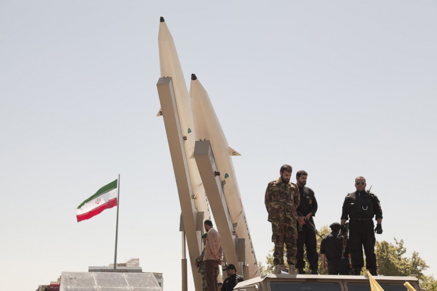 Στρατιωτικές ετοιμασίες στο Ιράν για χτύπημα στο Ισραήλ – Μετακινούνται πύραυλοι, ενισχύεται η αεράμυνα