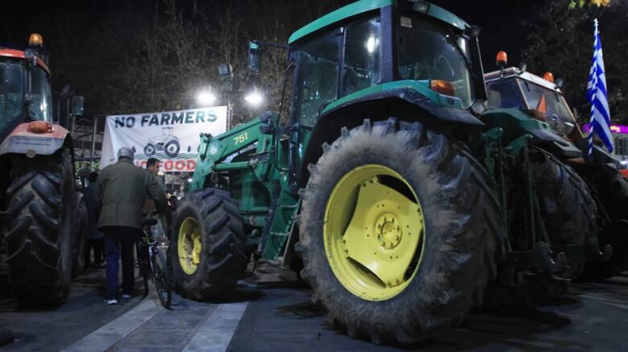 Συνεχίζουν οι αγρότες στο Κιλκίς που ανοιγοκλείνουν τον μεθοριακό σταθμό Ευζώνων