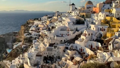 DW: Επιμηκύνεται λόγω κλιματικής αλλαγής η τουριστική περίοδος στην Ελλάδα
