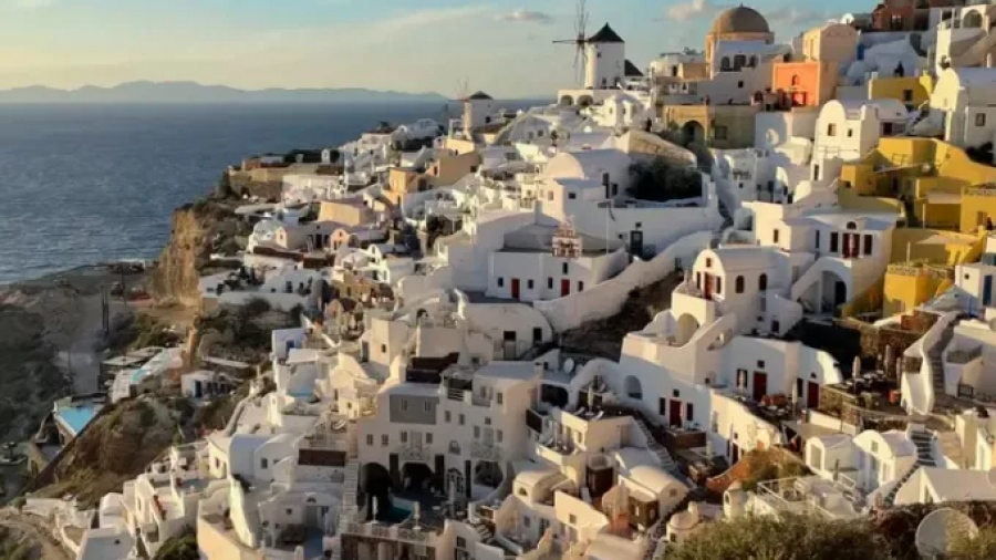 DW: Επιμηκύνεται λόγω κλιματικής αλλαγής η τουριστική περίοδος στην Ελλάδα