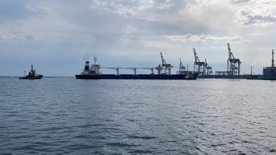 Δόθηκαν στη δημοσιότητα πλάνα από την καταστροφή δύο πλοίων ξηρού φορτίου από τους Ρώσους στο λιμάνι της Οδησσού