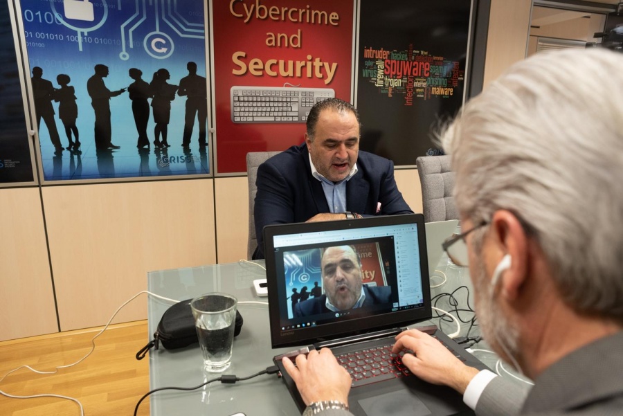 Στα «ψηφιακά θρανία» οι γονείς για την προστασία των παιδιών τους - Στις 3.950 οι αιτήσεις συμμετοχής στο φετινό πρόγραμμα