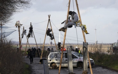 Γερμανία: Εκκενώθηκε χωριό που είχε καταληφθεί από ακτιβιστές – Προσπαθούσαν να εμποδίσουν επέκταση λιγνιτωρυχείου