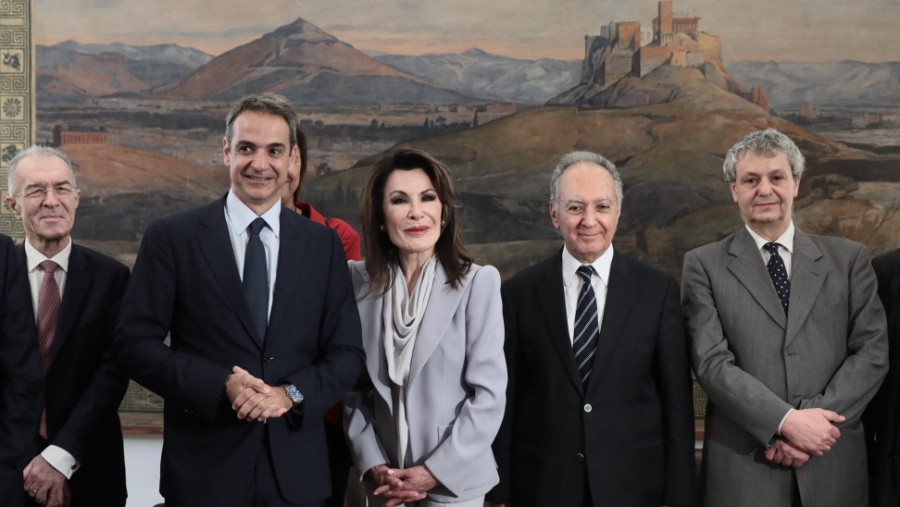 Διευρύνθηκε η Επιτροπή «Ελλάδα 2021» - Αλιβιζάτος και Σαββόπουλος μεταξύ των νέων μελών