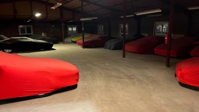 Ποιος εγκατέλειψε τόσες Ferrari και Porsche; - Βρέθηκε σπάνιος θησαυρός στην καρδιά της Ευρώπης με αυτοκίνητα απίστευτης αξίας