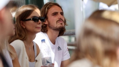 Στέφανος Τσιτσιπάς: Παρακολουθεί με την κοπέλα του τους αγώνες της Ελλάδας στο Davis Cup