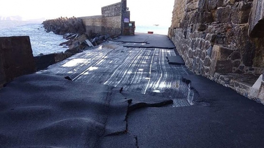 Κρήτη: Επέλαση της κακοκαιρίας «Κάρμελ» - Ο αέρας ξήλωσε τον δρόμο