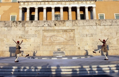 Σενάρια για εκλογικό αιφνιδιασμό λόγω σκανδάλων και αποκαλύψεων – Δεν θα προλάβουν Τσίπρας, Σαμαράς να κάνουν κόμματα