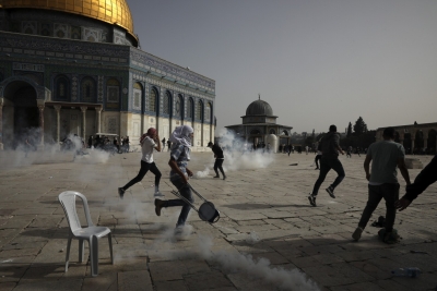 Ένταση στην Ιερουσαλήμ – Νέες συγκρούσεις Ισραηλινών – Παλαιστινίων στην Πλατεία των Τεμενών