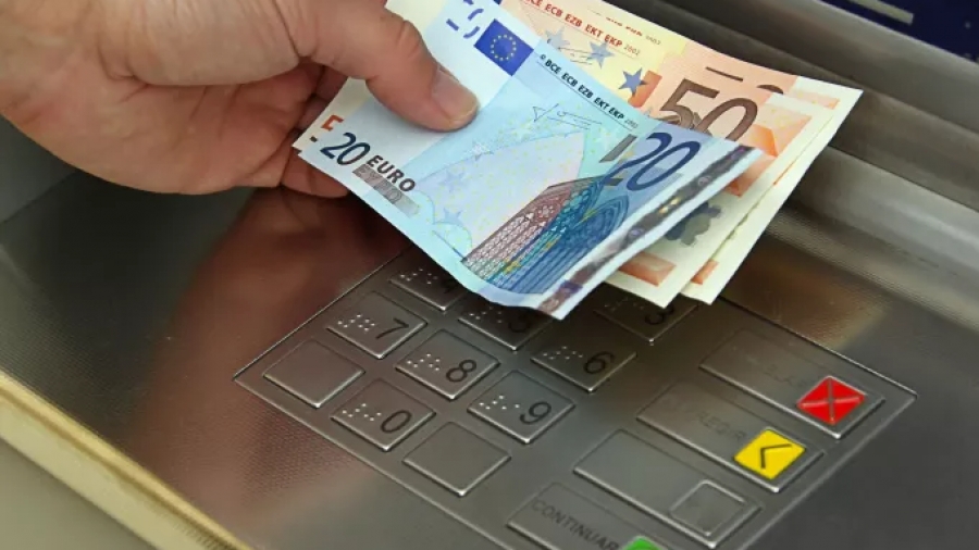 Δύο προφυλακίσεις για «Skimming» στη Θεσσαλονίκη - Απέσπασαν πάνω από 650.000 ευρώ παγιδεύοντας ATM