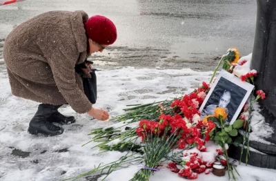 Συγκίνηση στη Μόσχα στην κηδεία του πολεμικού ανταποκριτή Tatarsky – Παρόντες στην τελετή ο Prigozhin και οι στρατηγοί των Wagner