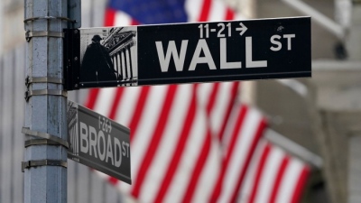 Απώλειες στη Wall, μετά την υποβάθμιση τραπεζών των ΗΠΑ από τη Moody’s – Στο -0,45% ο Dow, o Nasdaq -8%
