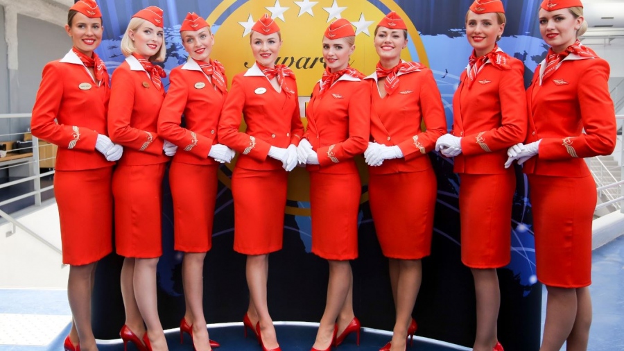 «Τακούνια τέλος» - Η Ρωσία αλλάζει τους κανονισμούς για τις αεροσυνοδούς