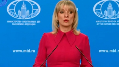 Zakharova: Οι Ρώσοι δημοσιογράφοι θα θυμούνται για πάντα τα... πτυσσόμενα κρεβάτια στην Αλάσκα