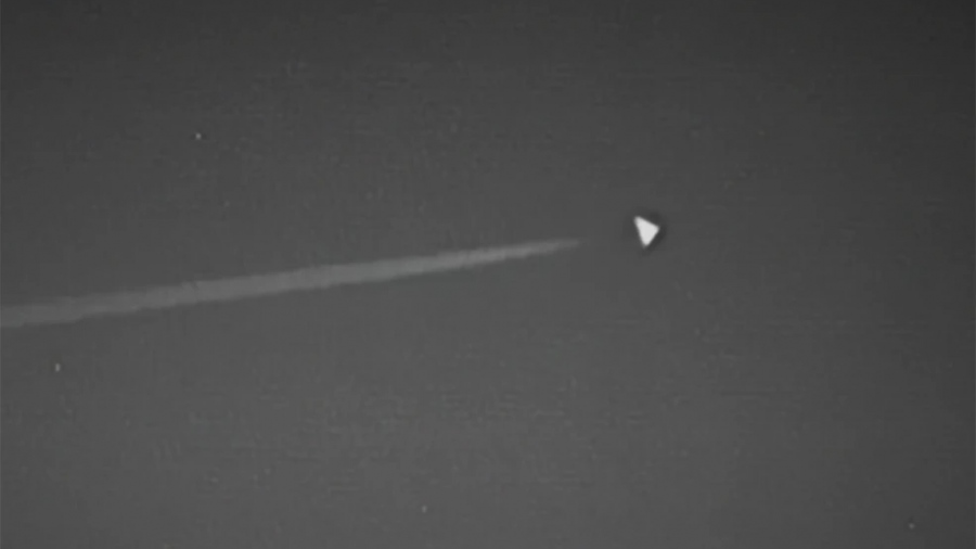 Προκαλεί ανατριχίλα: Μυστηριώδες αεροσκάφος σε σχήμα UFO εντοπίστηκε πάνω από την Περιοχή 51