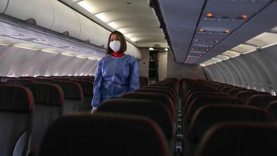 CAAC: Οδηγίες στις Κινέζες αεροσυνοδούς θα φορούν πάνες για προστασία από τον κορωνοϊό
