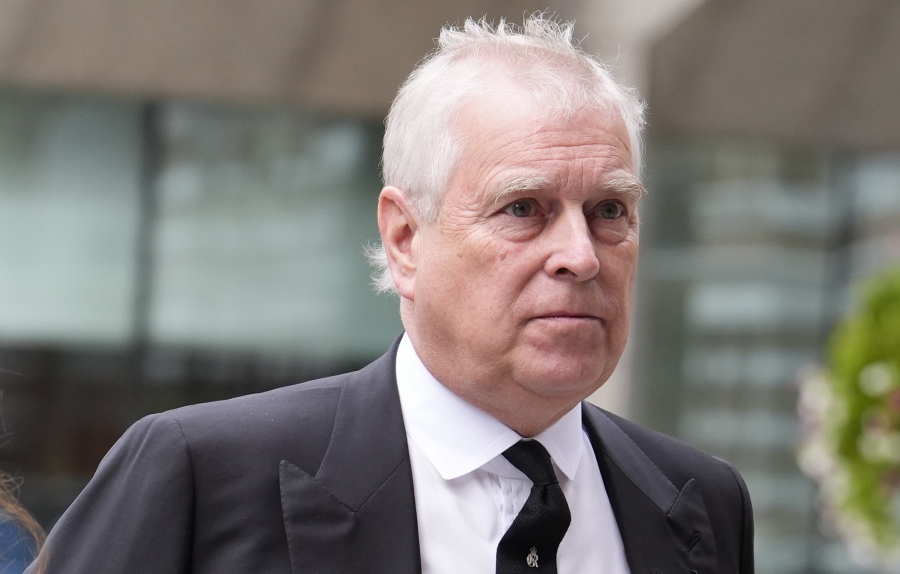 Βρετανία: Ο πρίγκιπας Andrew παραιτείται από τον τίτλο του Δούκα της Υόρκης λόγω των δεσμών του με τον Epstein