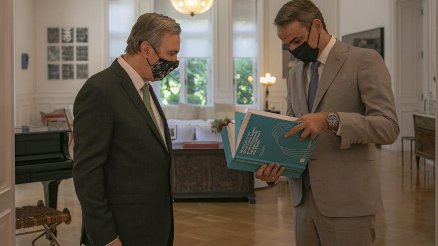 Στα χέρια του Κυριάκου Μητσοτάκη, η μελέτη του Ιδρύματος Ωνάση για τη δωρεά οργάνων: «Ελπίδα σε χιλιάδες συμπολίτες μας»