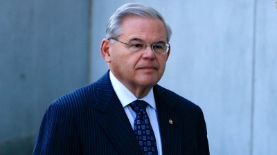 Menendez (ΗΠΑ): Τα «αμφισβητούμενα νερά» είναι ελληνικά, η Τουρκία θέλει να τα υφαρπάξει