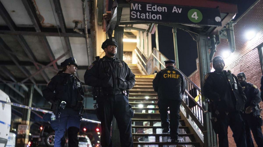 Νέα Υόρκη: Ένας νεκρός, 5 τραυματίες από επίθεση ενόπλου στο μετρό
