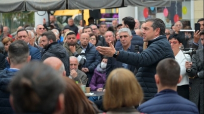 Τσίπρας όπως… Γιώργος Παπανδρέου: Ή αλλάζουμε ή βουλιάζουμε