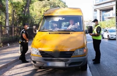 «Στους δρόμους» η ΕΛ.ΑΣ - Βεβαιώθηκαν 72 παραβάσεις σε σχολικά λεωφορεία στην Αττική