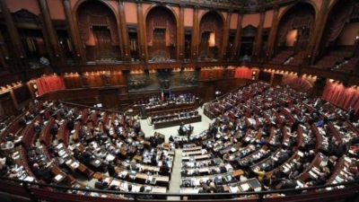 Ιταλία: Οι βουλευτές θα λάβουν bonus 5.500 ευρώ για την αγορά ηλεκτρονικών υπολογιστών