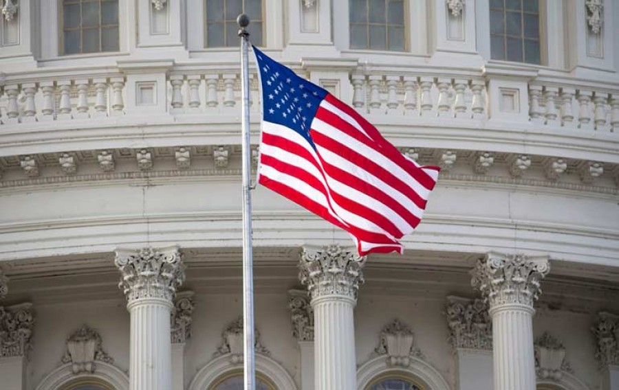 ΗΠΑ: Κοντά σε συμφωνία στο Κογκρέσο για πακέτο μέτρων τόνωσης της οικονομίας ύψους 900 δισ. δολ.