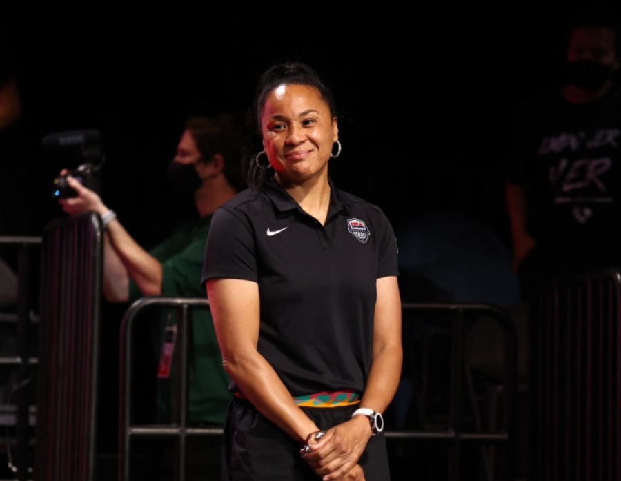 Dawn Staley: Το «χρυσό» κορίτσι του αμερικανικού μπάσκετ από τρία διαφορετικά πόστα!