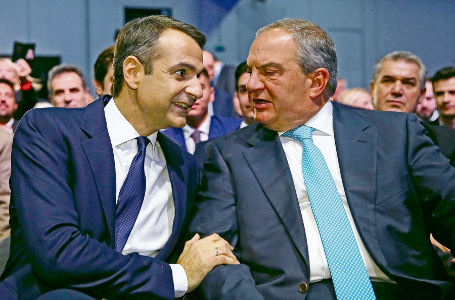 Ο Μητσοτάκης «αυτοκτόνησε» με το μέτωπο κατά του Καραμανλή – Οργή στην βάση, αποστροφή στελεχών στη Βόρεια Ελλάδα