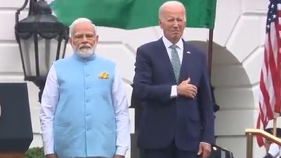 Η μπάλα έχει χαθεί... Η στιγμή που ο Biden συνειδητοποιεί ότι ο εθνικός ύμνος της... Ινδίας δεν είναι ο εθνικός ύμνος των ΗΠΑ (βίντεο)