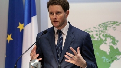 Bonn (Γαλλία): Μία προτίμηση της AstraZeneca στους Βρετανούς, θα συνιστούσε «πρόβλημα»